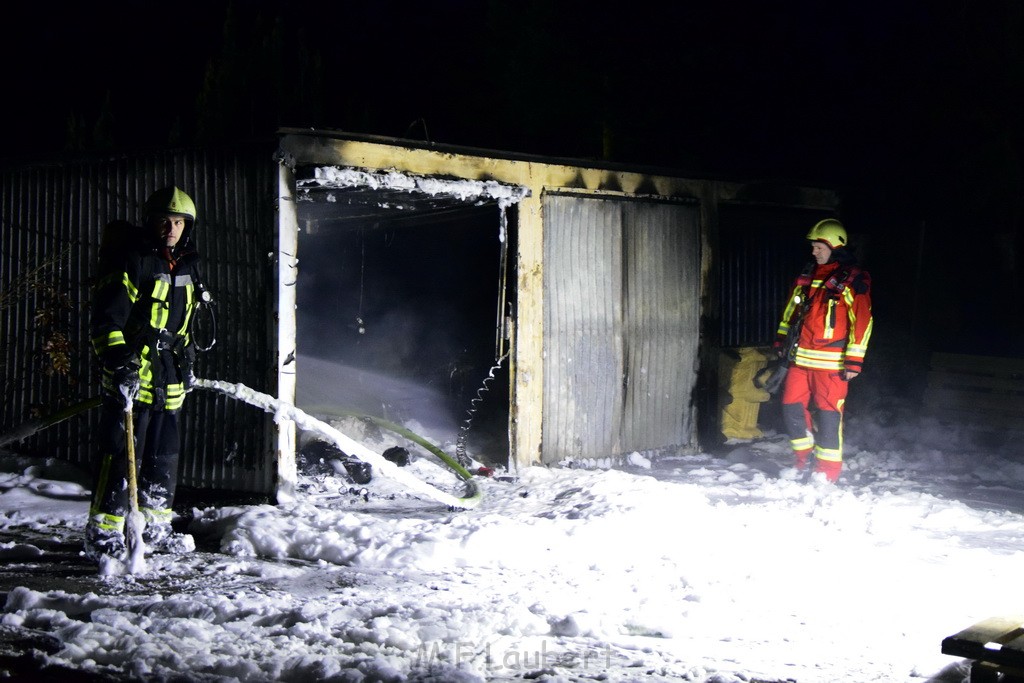 Feuer Hinterhof Garagen Koeln Hoehenberg Olpenerstr P051.JPG - Miklos Laubert